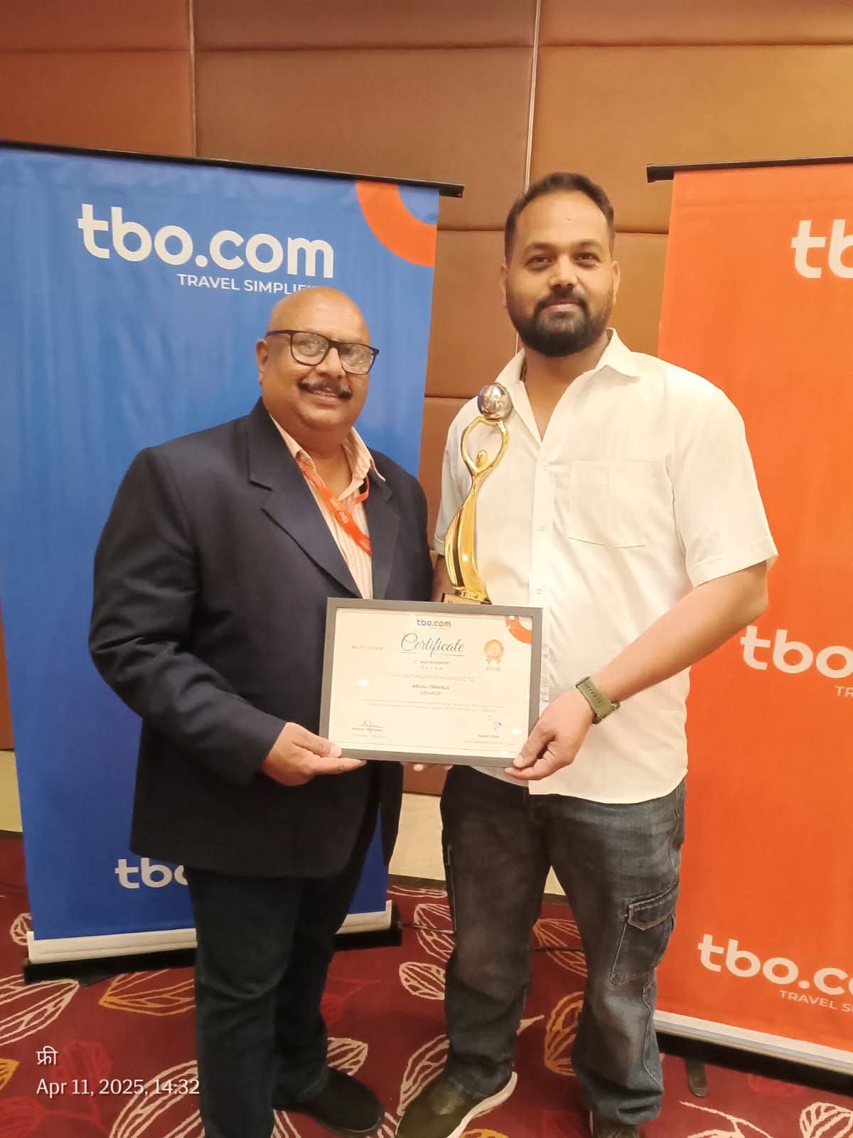 Mr. Pintu Kumar Jhalawat holding the TBO.com award certificate and trophy