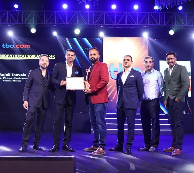 Anjali Travels owner Mr. Pintu Kumar Jhalawat receiving the TBO.com Category Award on stage
